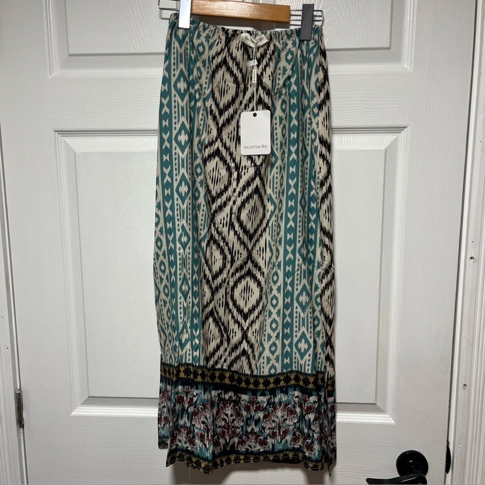 NWT Valentina Rio ethnic tribal pattern Skirt Size M, Waist 11” laying Flat